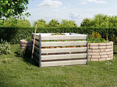 Blick auf unseren Natur Aluminium Komposter, Maße 150x150 cm, langlebig, stabil und bereit für effiziente Gartenkompostierung.
