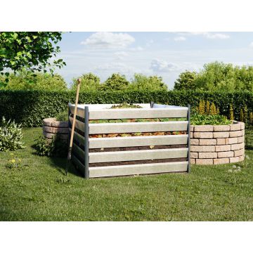 Blick auf unseren Natur Aluminium Komposter, Maße 150x150 cm, langlebig, stabil und bereit für effiziente Gartenkompostierung.