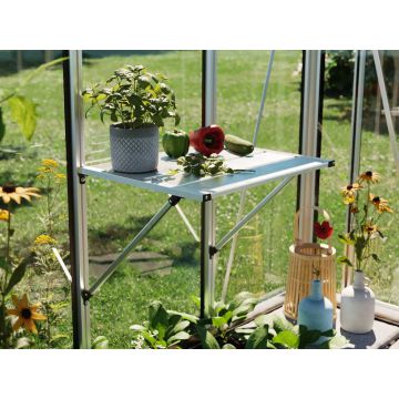 Entdecken Sie die grüne Oase auf unserem Gewächshaus-Regal! Dieses Bild fängt die Fülle von prächtigen Pflanzen ein, die auf unseren stabilen Regalböden gedeihen. Von blühenden Blumen bis zu aromatischen Kräutern – dieses Regal ist ein Paradies für Gärtne
