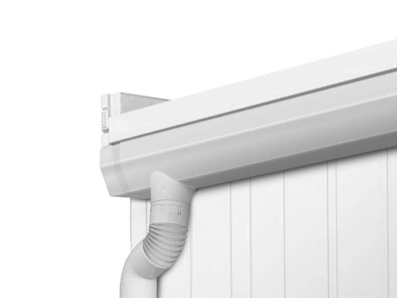 Ein Dachrinnenset aus hochwertigem Material, das nicht nur funktional ist, sondern auch die Ästhetik des Gerätehauses Manuel 1811 und 1815 perfekt ergänzt. Die sorgfältig ausgewählten Materialien gewährleisten eine effiziente Ableitung von Regenwasser auf