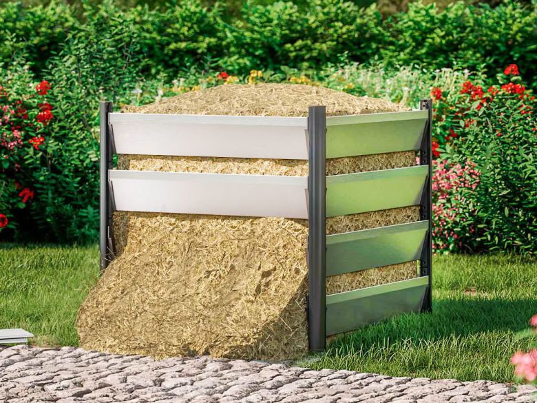 Hier stellen wir Ihnen unseren Natur Aluminium Komposter vor, Größe 90x90 cm, nachhaltig, stabil und perfekt für die effiziente Verwertung von Gartenabfällen.